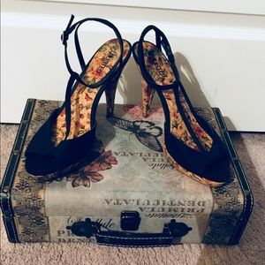 Unlisted by Kenneth Cole “VIP Lounge”